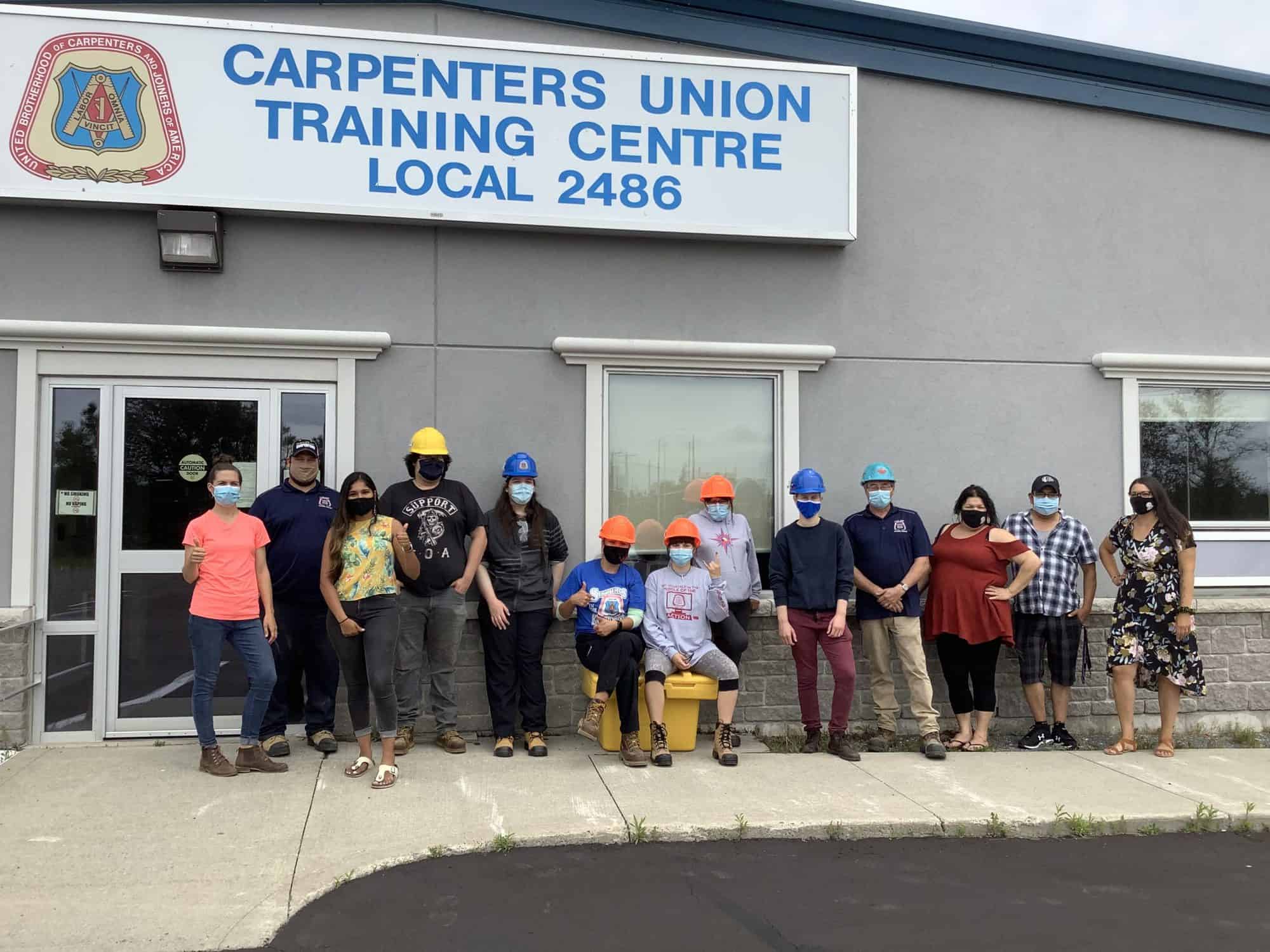 Photo de groupe au Centre de formation de la Carpenters Union